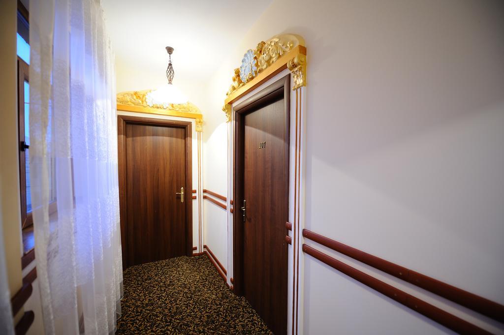 Hotel Royal Craiova Buitenkant foto