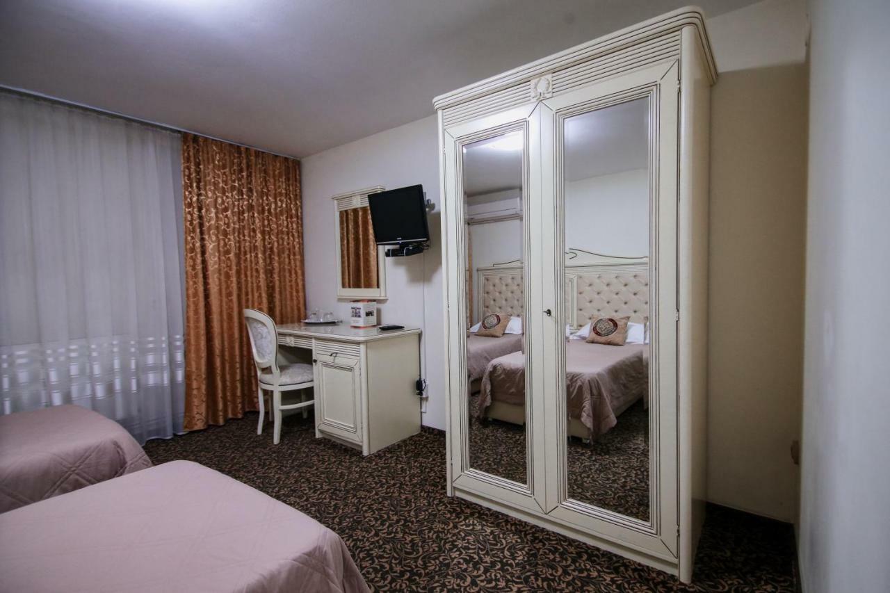 Hotel Royal Craiova Buitenkant foto