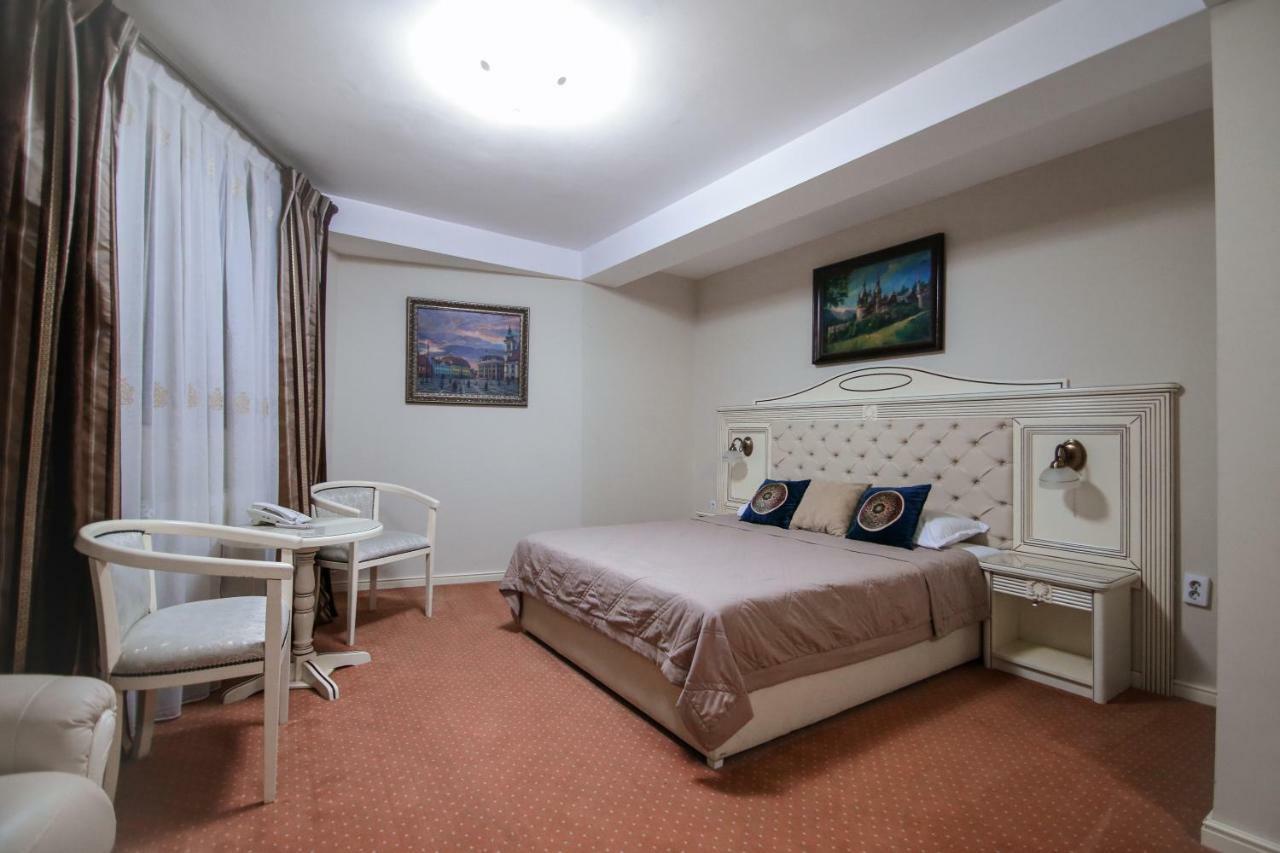 Hotel Royal Craiova Buitenkant foto